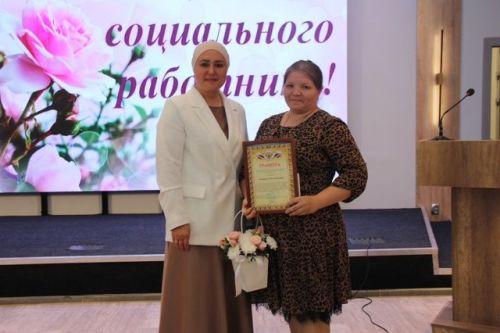 Социаль хезмәткәрләрне һөнәри бәйрәмнәре белән котладылар