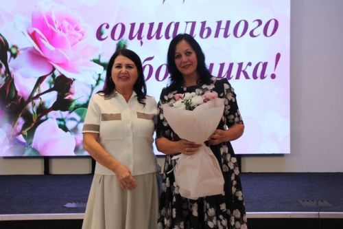 Социаль хезмәткәрләрне һөнәри бәйрәмнәре белән котладылар