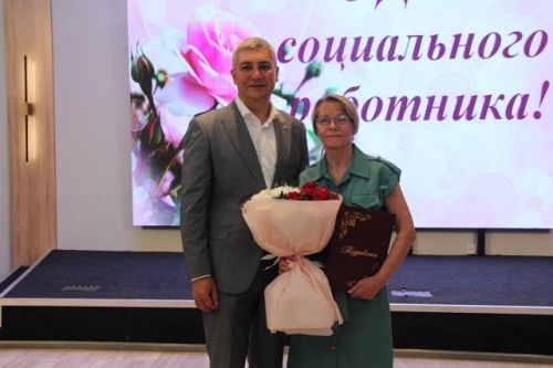 Социаль хезмәткәрләрне һөнәри бәйрәмнәре белән котладылар