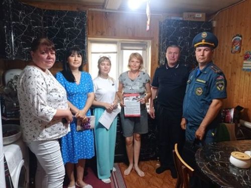 Социаль яклау бүлеге хезмәткәрләре белән берлектә янгын күзәтчелеге бүлеге хезмәткәрләре рейд үткәрде