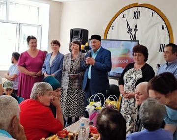Тат.Шуран урта мәктәбе чыгарылышлары очрашуы: 25 елдан соң хатирәләр