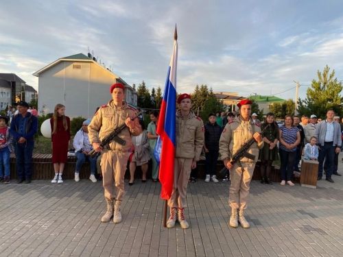 Бүген – Россия Федерациясе Дәүләт флагы көне билгеләп үтелә