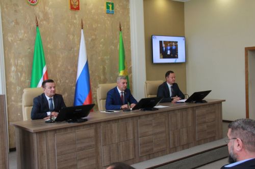 Район башлыгы Альберт Хуҗин җитәкчелегендә киңәйтелгән киңәшмә узды