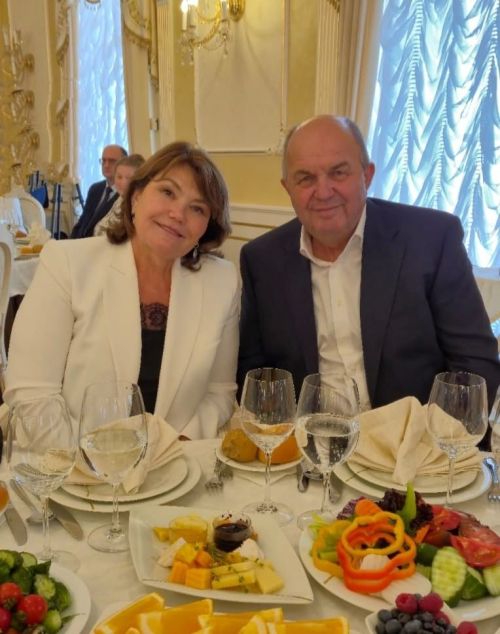 Бүген, 27 август көнне, Казан Кремлендә ТР Рәисе Р.Н.Миңнеханов һәм аның тормыш иптәше Г.А.Миңнеханова исеменнән Татарстан Республикасының иң яхшы гаиләләре хөрмәтенә тантаналы кабул итү мәҗлесе узды.