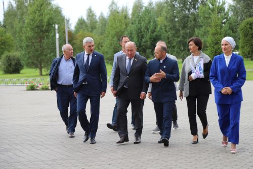 Мөслимгә эшлекле визит белән Марат Әхмәтов килде