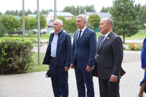 Мөслимгә эшлекле визит белән Марат Әхмәтов килде