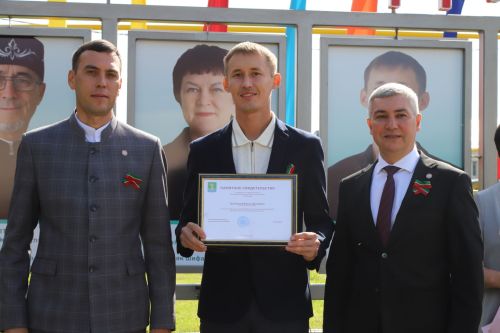 «Хезмәткә - дан» скверында яңа исемнәр урын алды