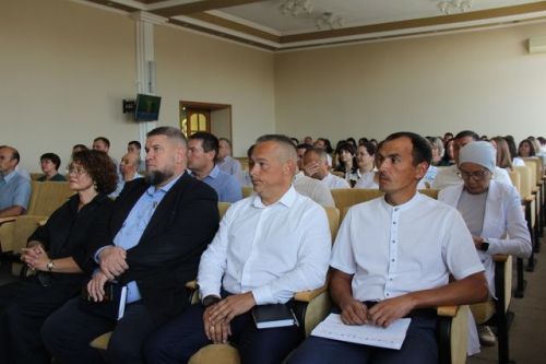 Район хакимиятенең актлар залында чираттагы киңәйтелгән киңәшмә узды