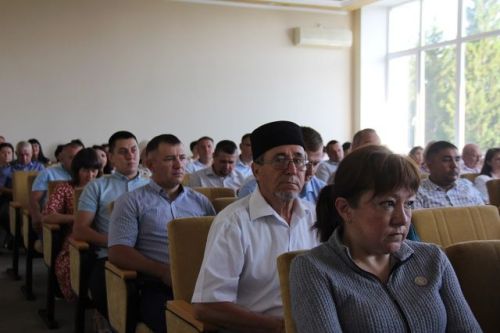 Район хакимиятенең актлар залында чираттагы киңәйтелгән киңәшмә узды