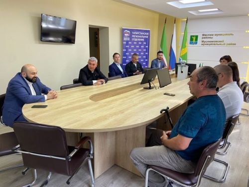 Руслан Гаджиев мөслимлеләргә даими ярдәм күрсәтә