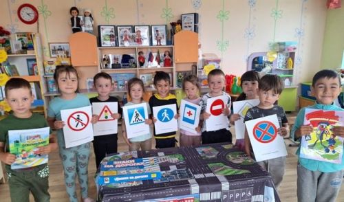 Балалар бакчаларында юл йөрү кагыйдәләрен өйрәнәләр
