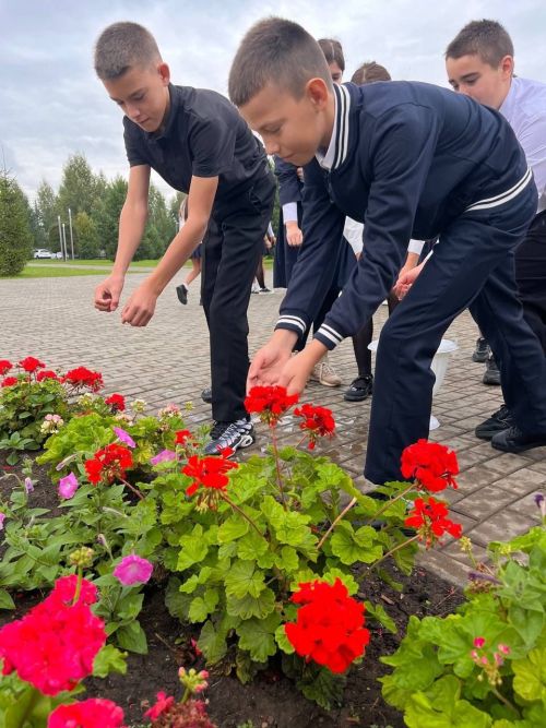 Бүген, 3 сентябрьдә, терроризмга каршы көрәштә бердәмлек көне билгеләп үтелә