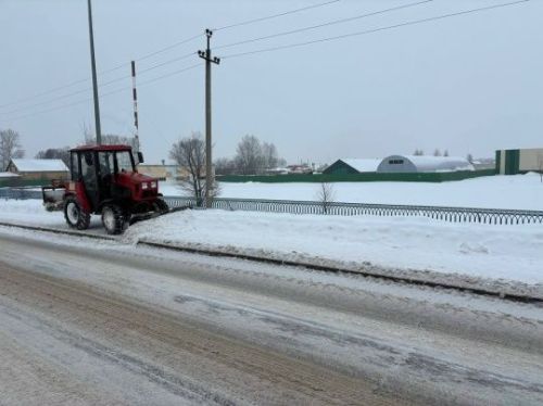 Районның коммуналь хезмәтләре тротуарларны һәм күпфатирлы йортларның ишегалды территорияләрен чистарта