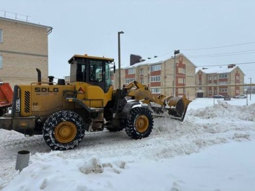 Районның коммуналь хезмәтләре тротуарларны һәм күпфатирлы йортларның ишегалды территорияләрен чистарта