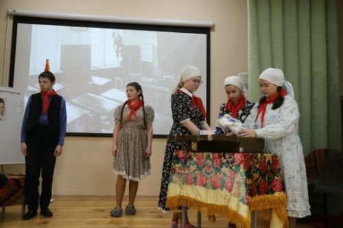 «Театр яктылыкка илтә»: район мәктәпләренең ярышы булды