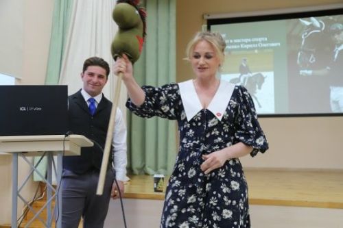 Мөслим лицее укучылары сыйныф сәгатендә «Аргамак» ат спорты комплексы тренерлары белән очрашты