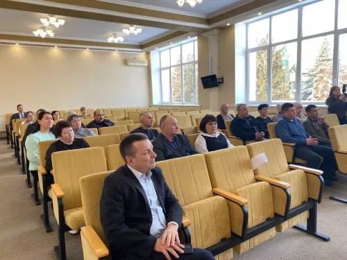 Район хакимиятенең акталар залында пайчылар җыелышы узды
