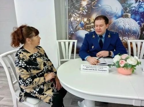 Булат Галимуллин картлар йортында яшәүчеләр белән очрашты