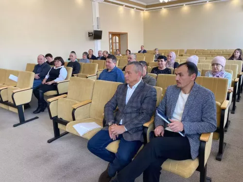 Район хакимиятенең акталар залында пайчылар җыелышы узды
