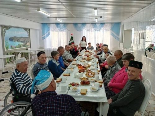 Мөслим картлар һәм инвалидлар йортында кунаклар булды