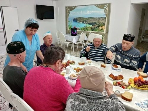 Мөслим картлар һәм инвалидлар йортында кунаклар булды