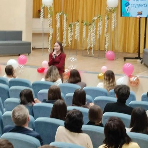 Студентлар белән очрашу