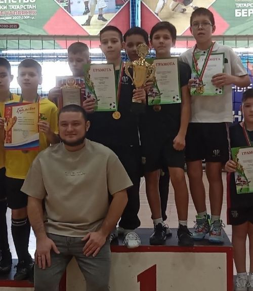 «Яшьлек» спорткомплексында Кыш бабай призына футбол турниры узды