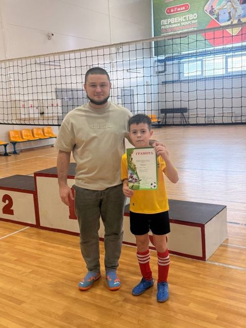 «Яшьлек» спорткомплексында Кыш бабай призына футбол турниры узды