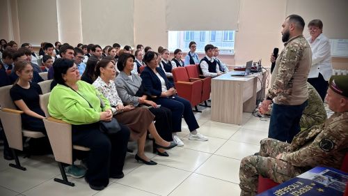 Мөслим лицеенда Әтиләр көне уңаеннан батырлык дәресе узды
