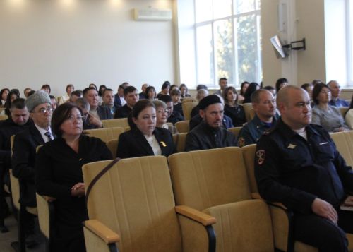 Кичә район хакимиятенең актлар залында чираттагы киңәйтелгән киңәшмә узды