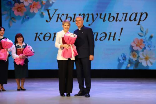 Бүген районыбызның мәгариф хезмәткәрләре үзләренең һөнәри бәйрәмнәрен билгеләп үтәләр