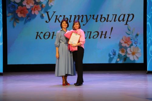 Бүген районыбызның мәгариф хезмәткәрләре үзләренең һөнәри бәйрәмнәрен билгеләп үтәләр