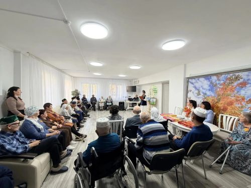 Мөслим картлар интернатында өлкәннәрне бәйрәм белән тәбрикләделәр