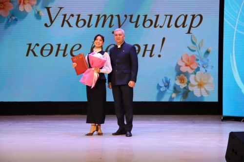 Бүген районыбызның мәгариф хезмәткәрләре үзләренең һөнәри бәйрәмнәрен билгеләп үтәләр