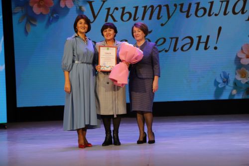 Бүген районыбызның мәгариф хезмәткәрләре үзләренең һөнәри бәйрәмнәрен билгеләп үтәләр