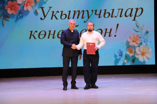 Бүген районыбызның мәгариф хезмәткәрләре үзләренең һөнәри бәйрәмнәрен билгеләп үтәләр