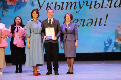Бүген районыбызның мәгариф хезмәткәрләре үзләренең һөнәри бәйрәмнәрен билгеләп үтәләр