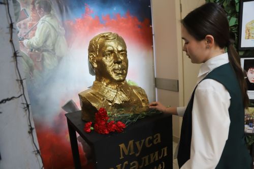 “Җырлап үттем данлы көрәш юлын...”