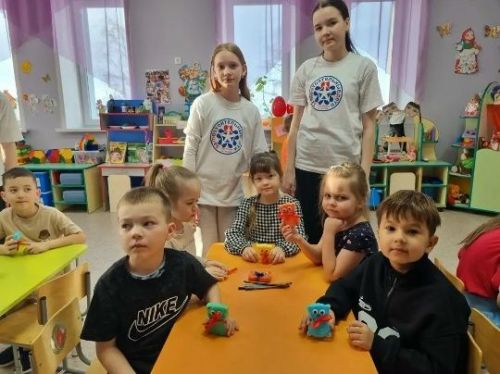 Мөслим лицееның «Яшь армиячеләр» отряды «Карлыгач» балалар бакчасында кунакта булды