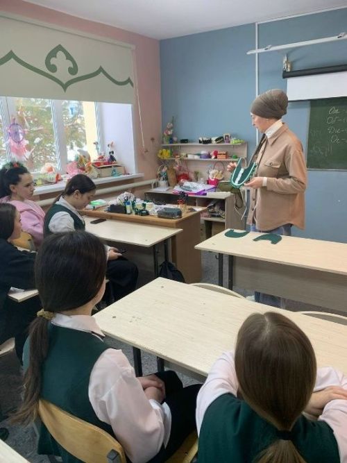 Мөслим урта мәктәбе кызлары өчен мастер-класс үтте