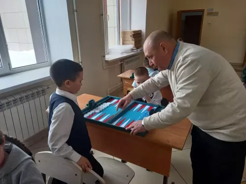 Лицейда нард уенына өйрәтә башладылар