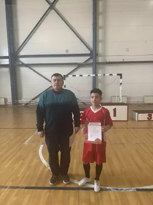 «Яшьлек» спорт комплексында «Мәктәп футбол лигасы-2026» бәйгесенең беренче этабы узды