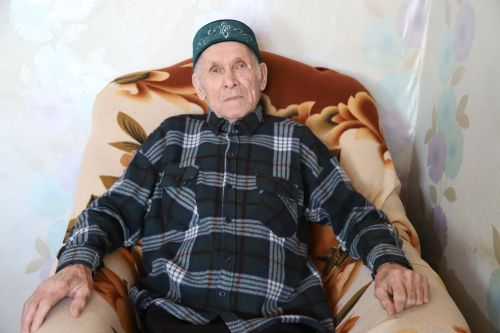 Гадел хезмәттә үткән гомер