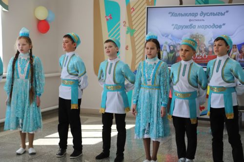 Дуслык белән көчле без!