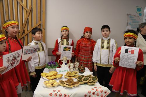 Дуслык белән көчле без!