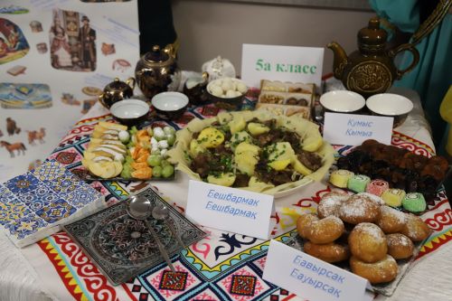 Дуслык белән көчле без!
