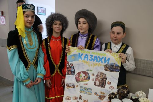 Дуслык белән көчле без!