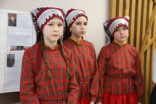 Дуслык белән көчле без!