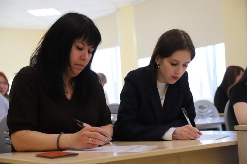 Мөслим лицеенда әти-әниләр бердәм дәүләт имтиханы форматында имтихан бирде
