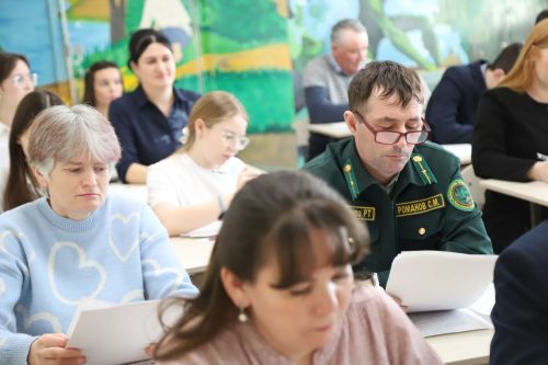 Мөслим лицеенда әти-әниләр бердәм дәүләт имтиханы форматында имтихан бирде